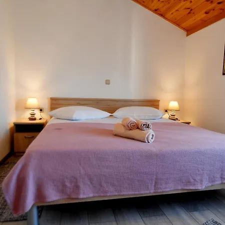 佩里奇公寓酒店 *